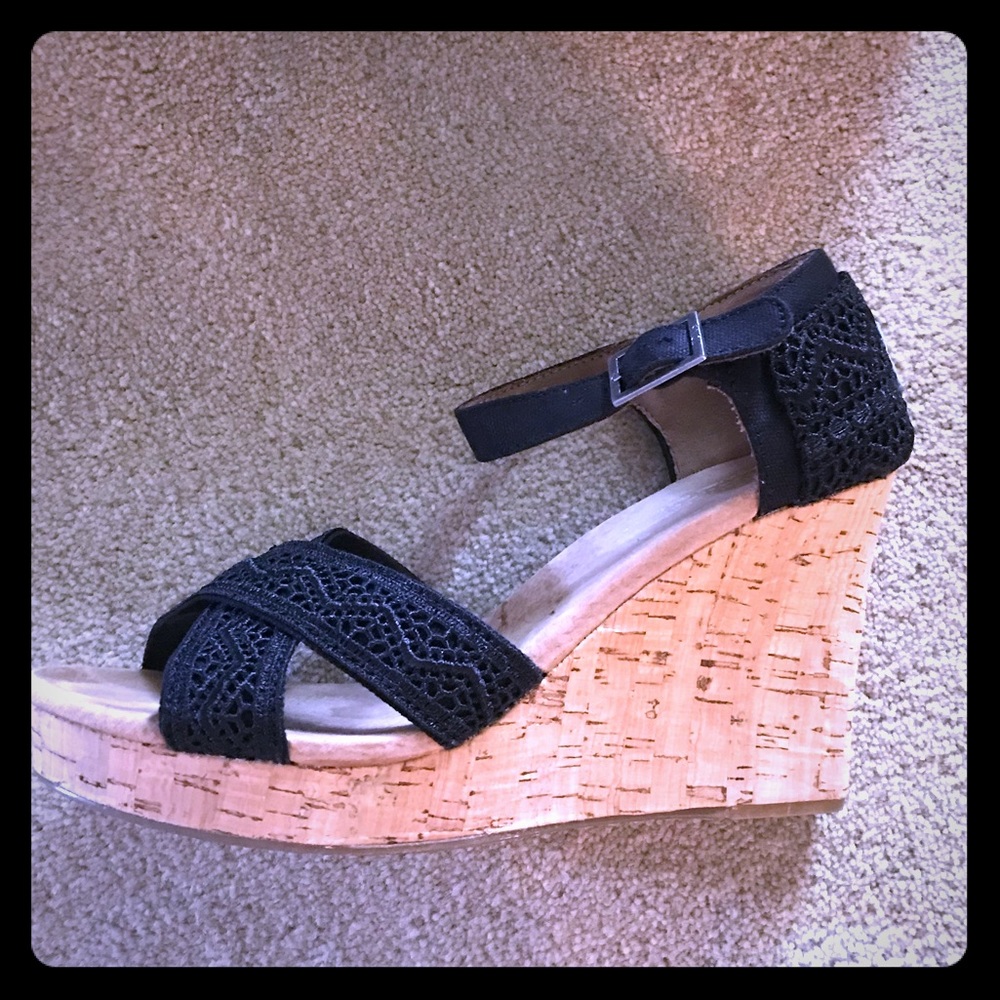Toms black wedge
